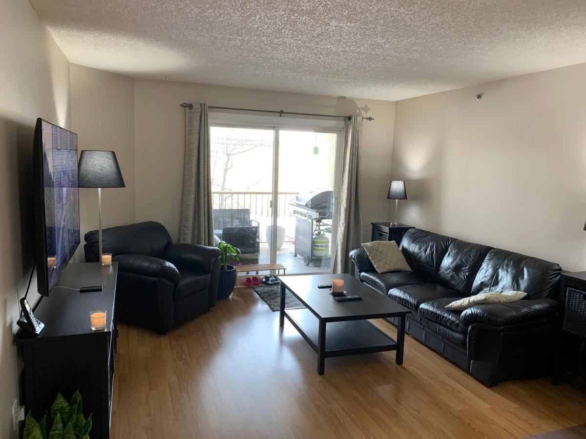 Chris Cozy Condo Commonwealth #205 エドモントン エクステリア 写真